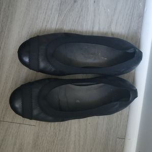 Stuart Weitzman soft leather ballet flats black